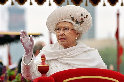 Королева Елизавета предупреждает о надвигающейся войне
